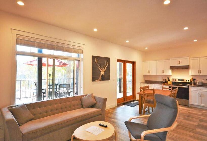 디럭스 방갈로, Pender Harbour Resort & Marina