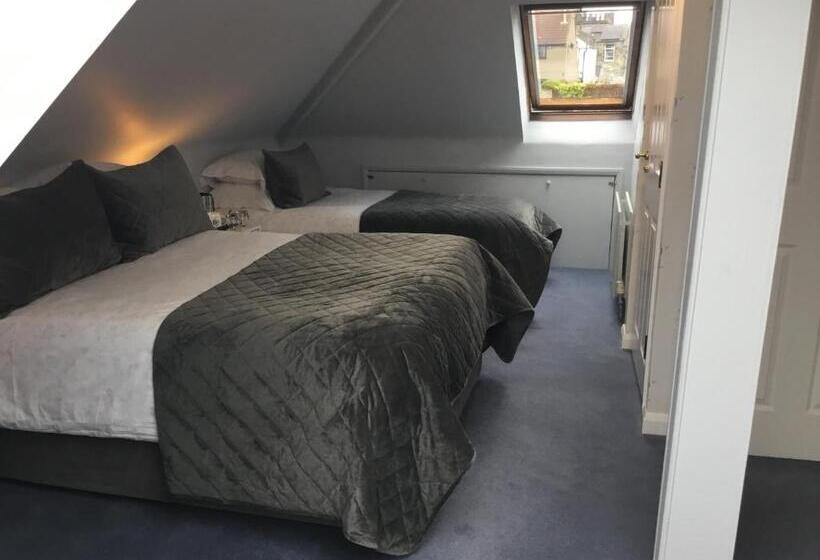 Номер Стандарт в Мансарде, Westlea Guest House