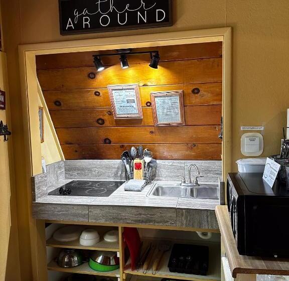 Family Suite, Redwoods River Resort & Campground