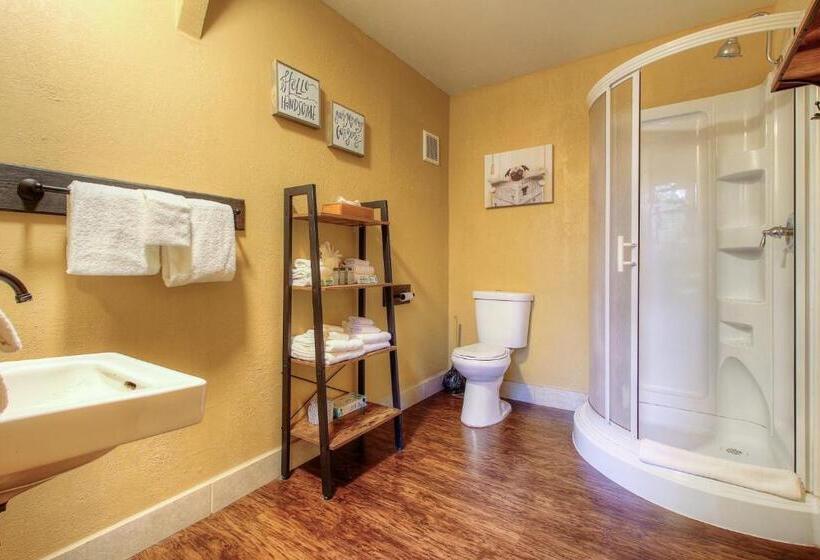 Family Suite, Redwoods River Resort & Campground
