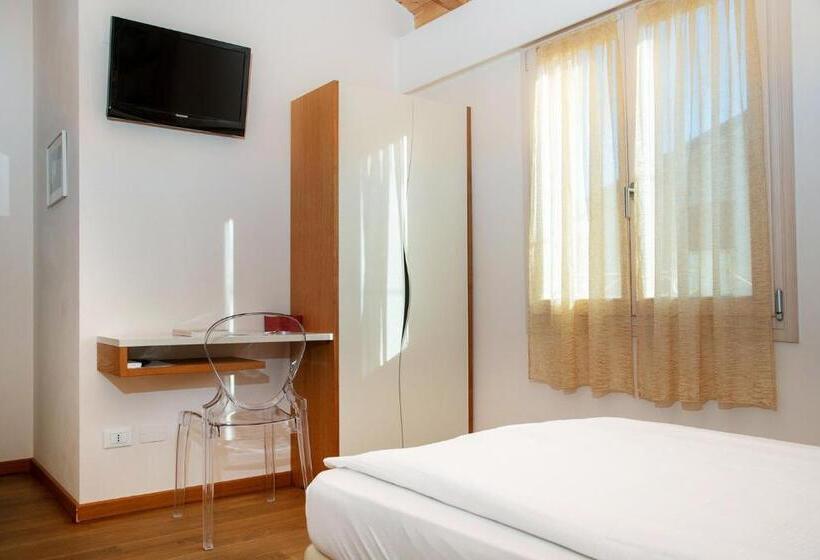 Номер Стандарт Индивидуальный, Via Verdi B&b