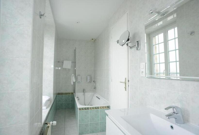 اتاق استاندارد سه نفره, Hôtel De La Croix D Or