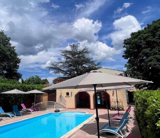 Номер Стандарт Трехместный, Logis Hotel Restaurant Le Domaine De La Régalière