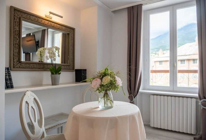 Четырехместный Номер Стандарт, Logis   Hotel De La Mairie