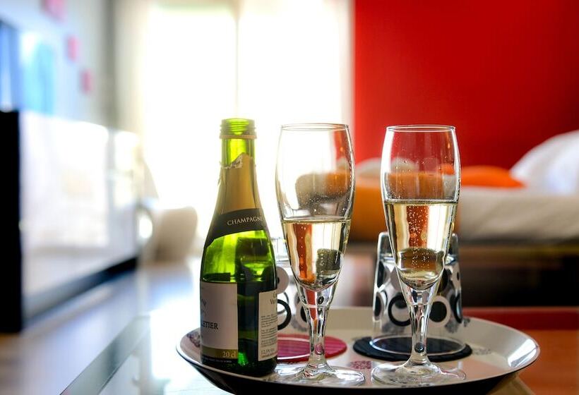 Люкс Престиж, Logis Hôtel Restaurant Résidence