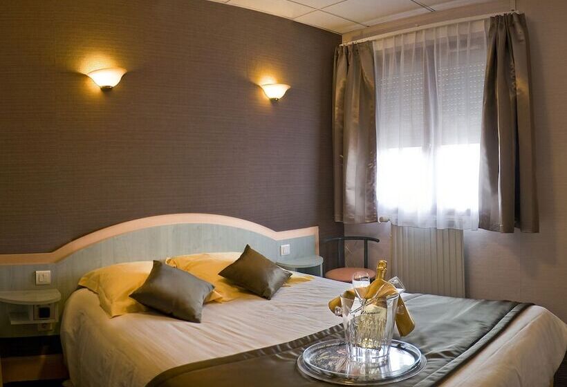 Номер Стандарт, Logis Hôtel Au Tambour