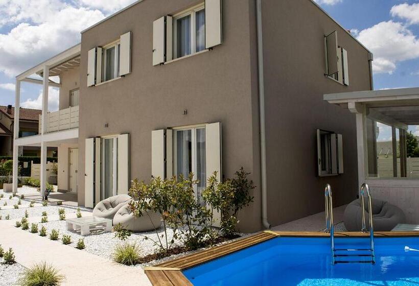 스탠다드 발코니 룸, Home Suites Home