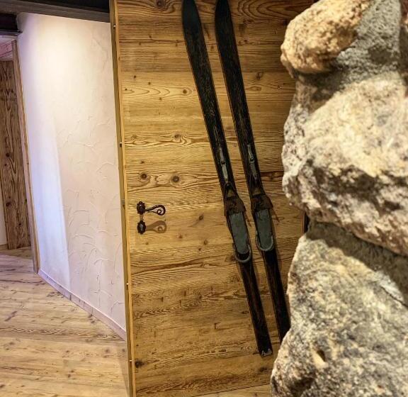 Family Suite, Grizzly Haus & Frosch Restaurant   Teritoria