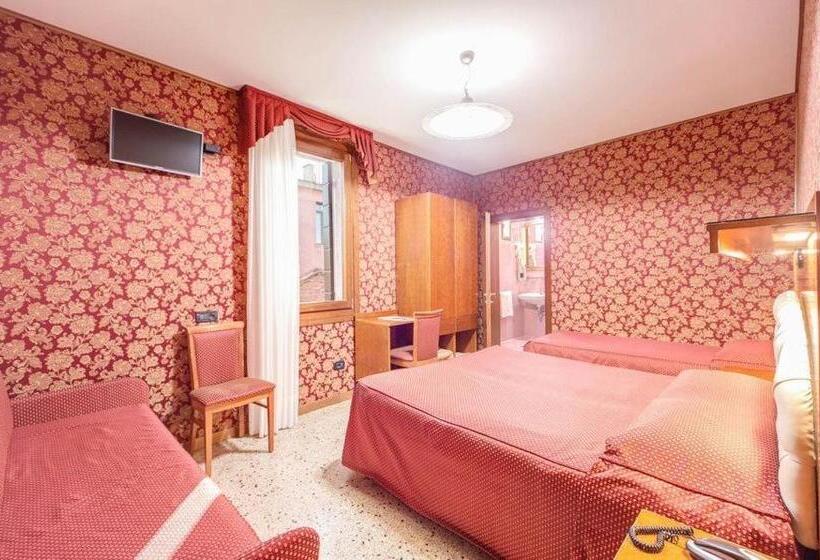Economy Quadruple Room, Atlantide