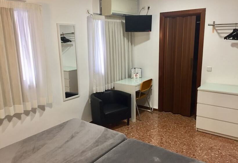 اتاق استاندارد سه نفره, Catalunya Express