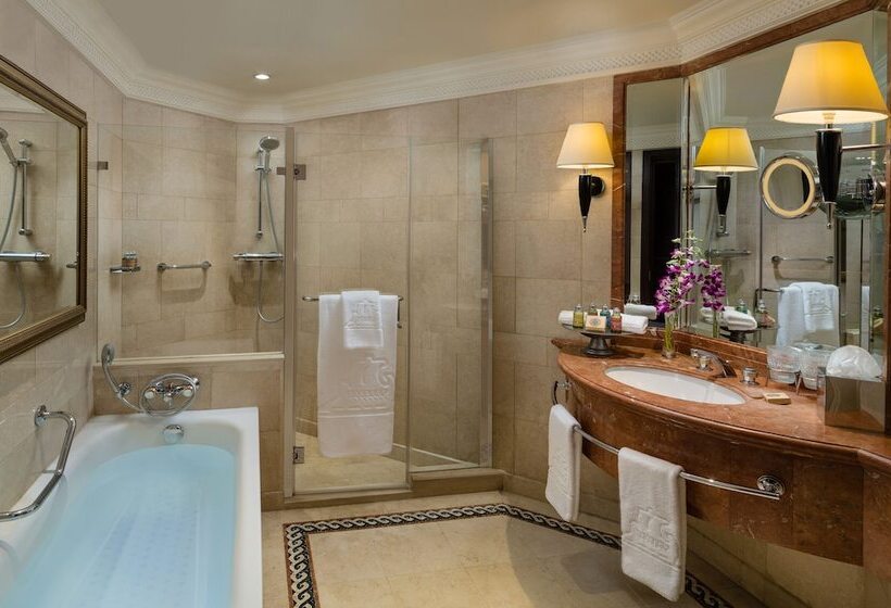 اتاق پریمیوم با بالکن, Intercontinental Phoenicia Beirut, An Ihg