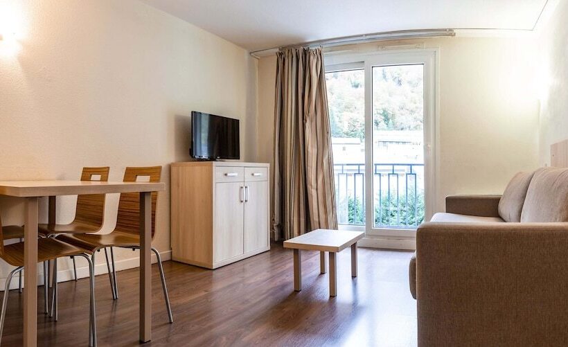 스탠다드 스튜디오, Garden & City Cauterets Balneo