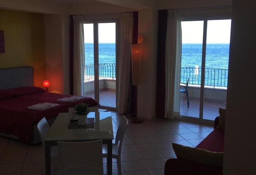 سوییت با چشم‌انداز دریا, B&b La Sirena