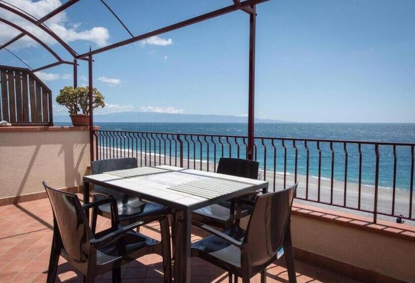 اتاق استاندارد چهارنفره با بالکن, B&b La Sirena
