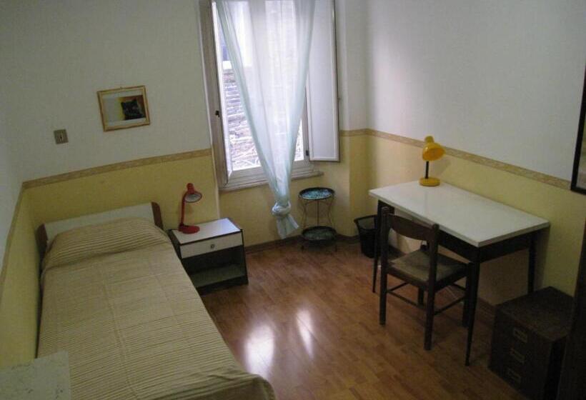 اتاق استاندارد یک تخته با سرویس بهداشتی مشترک, Casa Mariotti