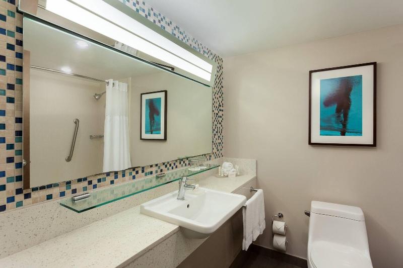 اتاق استاندارد با چشم‌انداز دریا, Courtyard By Marriott Isla Verde Beach Resort