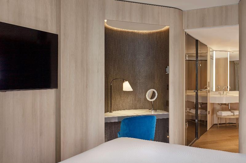 Номер Стандарт, The Westminster London, Curio Collection By Hilton