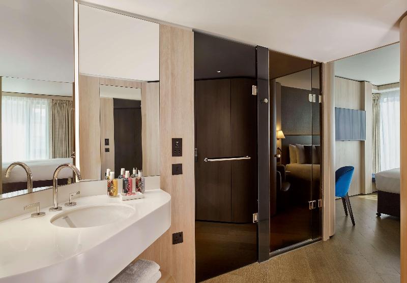 Номер Премиум, The Westminster London, Curio Collection By Hilton