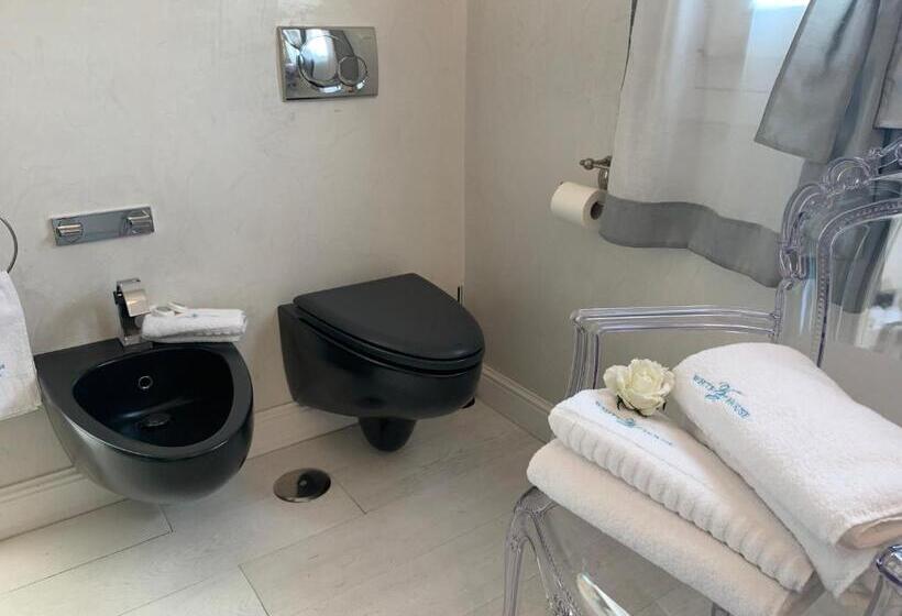 Люкс Кровать Кинг, White House Luxury Hospitality