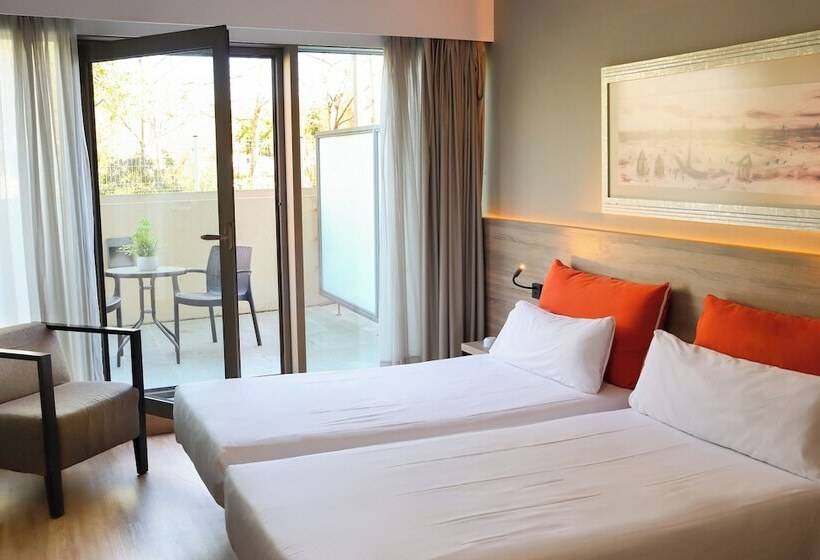 Номер Superior с Террасой, Eurohotel Barcelona Granvia Fira