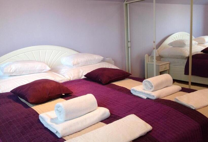 سوییت خانوادگی, Attila Apartmanház