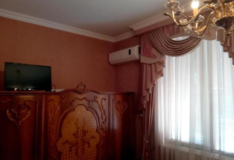 اتاق لوکس, Leon