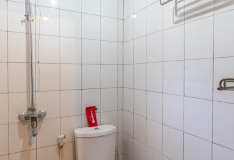 Номер Economy, Reddoorz At Omah Kayu Homestay Yogyakarta