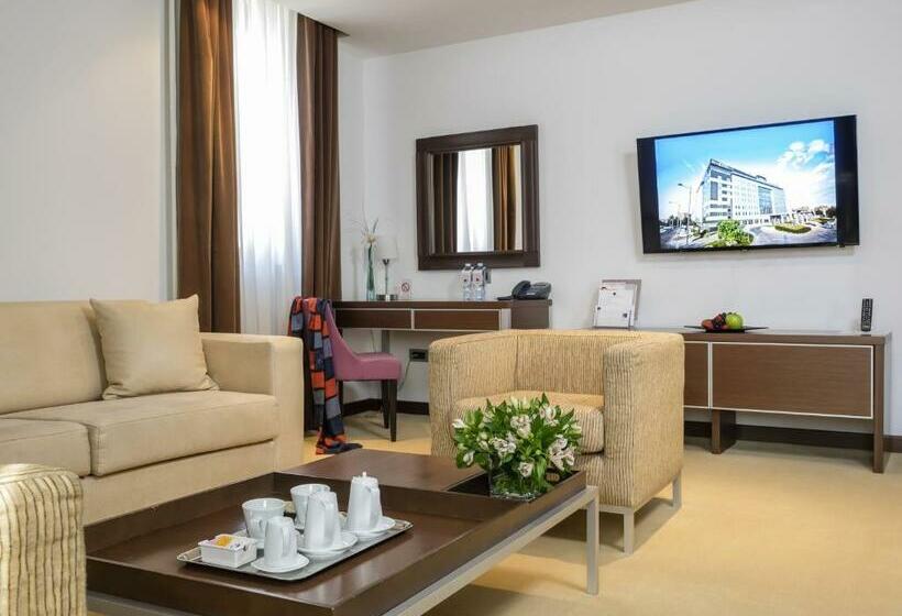 سوییت جونیور, In Hotel Beograd