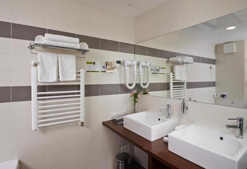 سوییت سوپریور, In Hotel Beograd