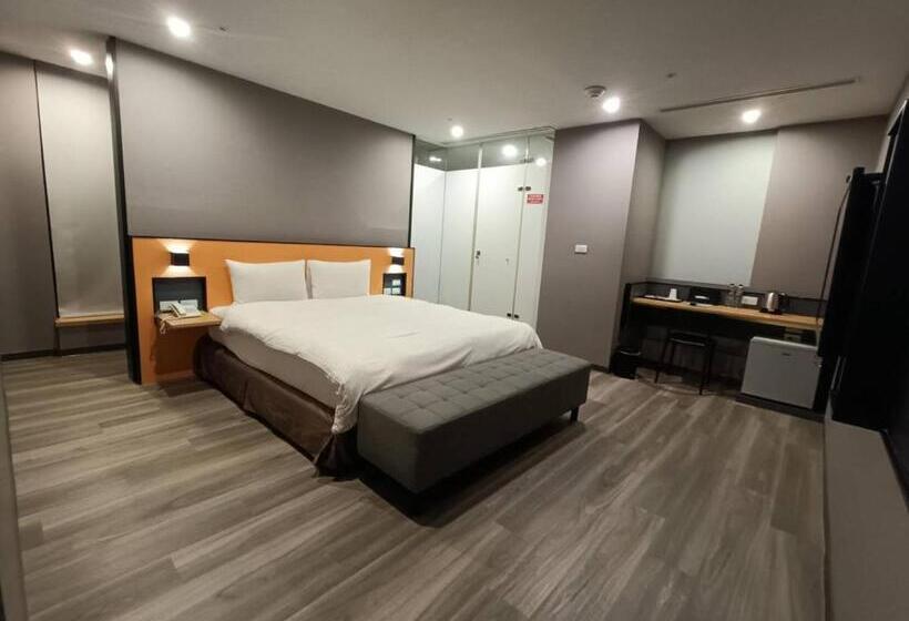 اتاق لوکس, Walker  Taoyuan