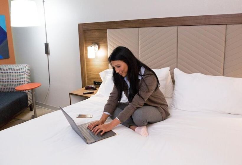 Люкс, Holiday Inn Express & Suites Heath   Newark, An Ihg