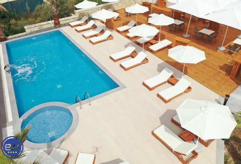 חדר דלוקס לשלושה, Blue Water Hotel Ksamil