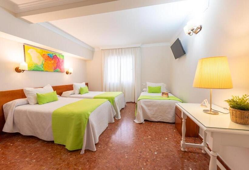 Habitación Triple Estándar, Romerito