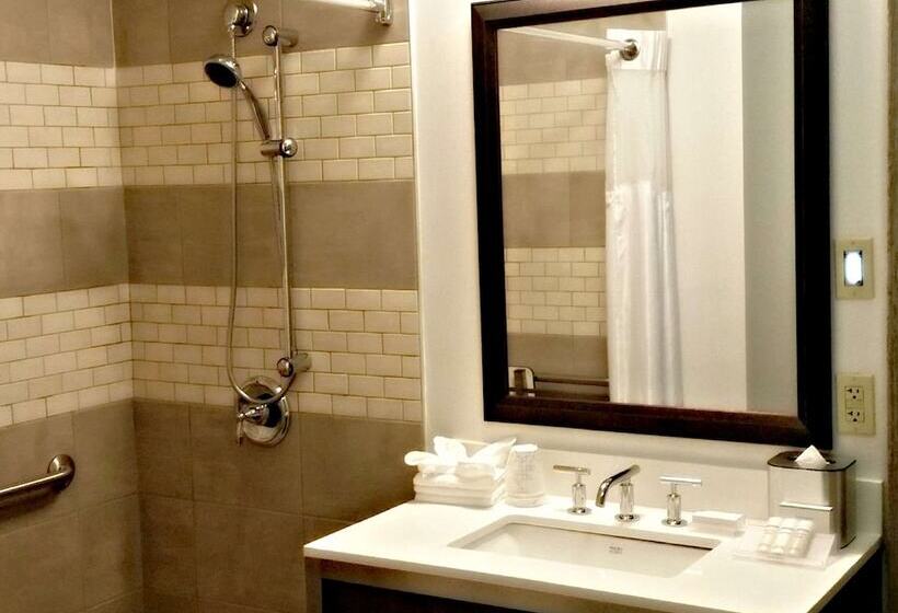 Номер Стандарт Адаптированный для Инвалидов, Hilton Garden Inn Scottsdale Old Town