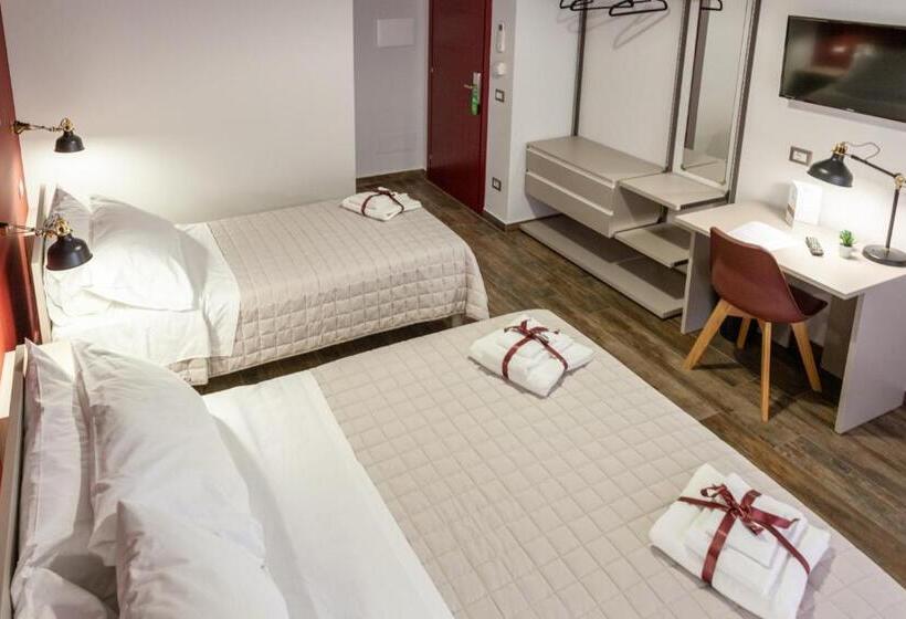 غرفة قياسية ثلاثية, Five Rooms Brolo