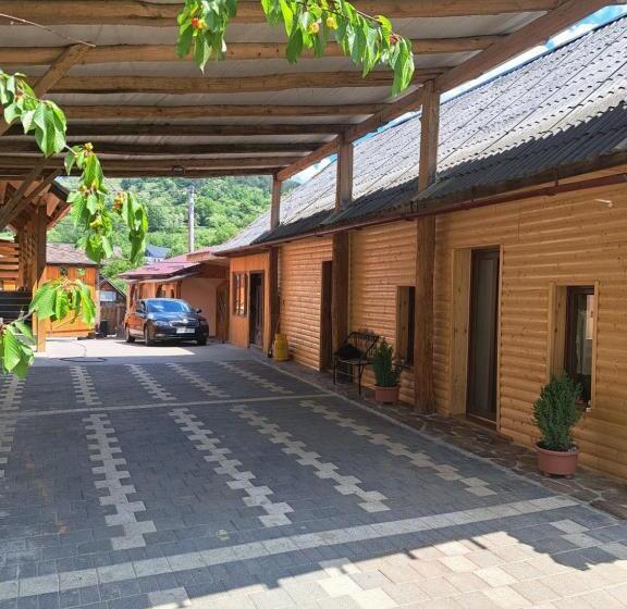 اتاق خانوادگی, Casa Utan
