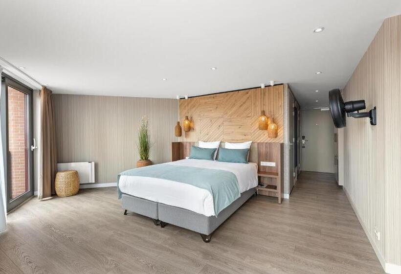 Полулюкс Одноместный с Террасой, Suites Boulevard 17