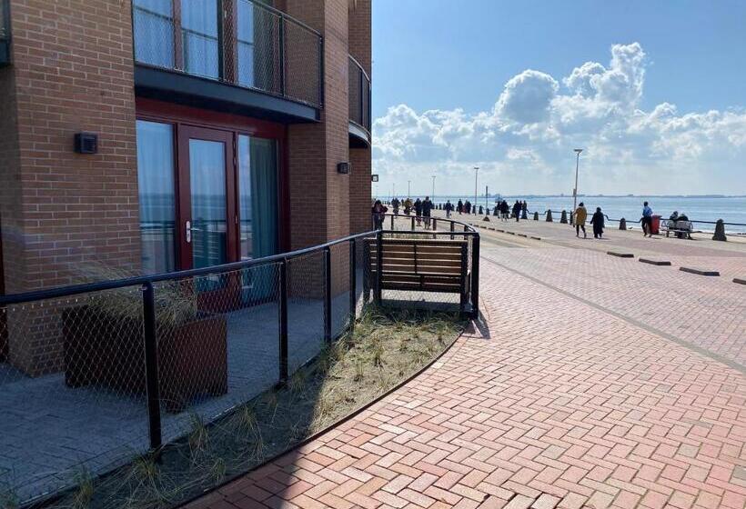 Полулюкс Вид на Море, Suites Boulevard 17