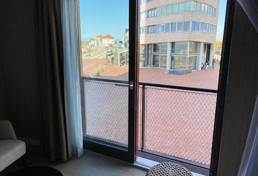 Полулюкс с Балконом, Suites Boulevard 17