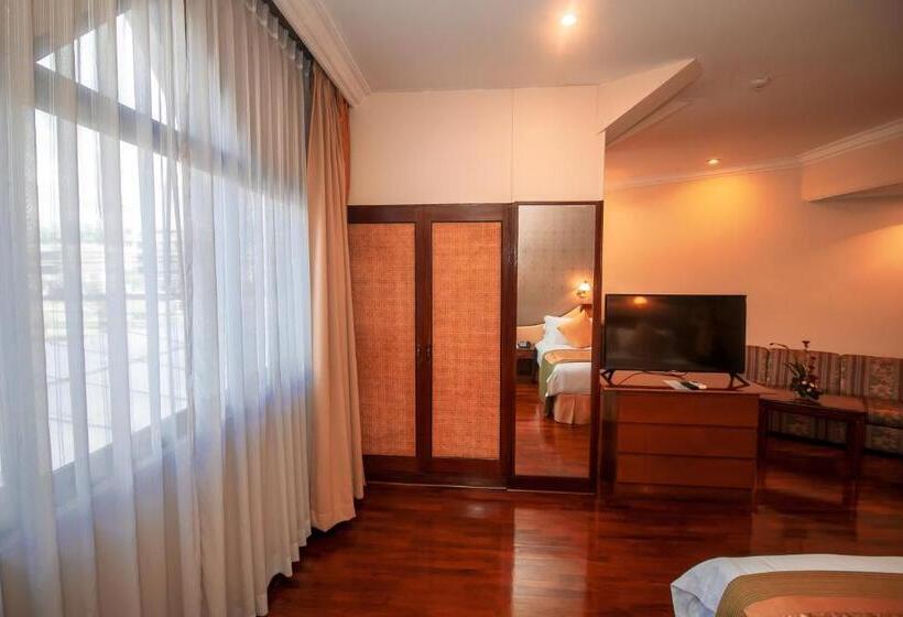 Полулюкс, Laotel Vientiane