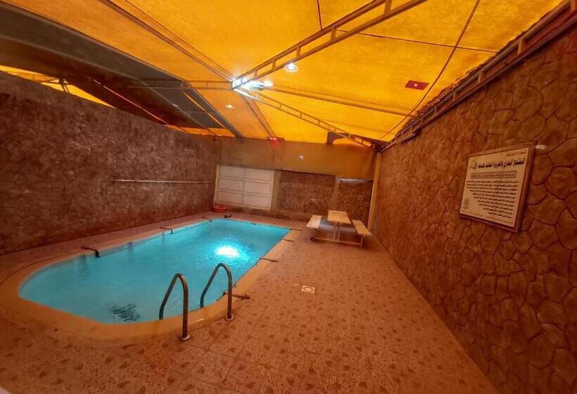 کلبه ییلاقی, Sea Club Resort