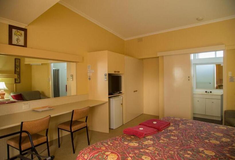 디럭스 룸 킹사이즈 침대, Tarra Motel
