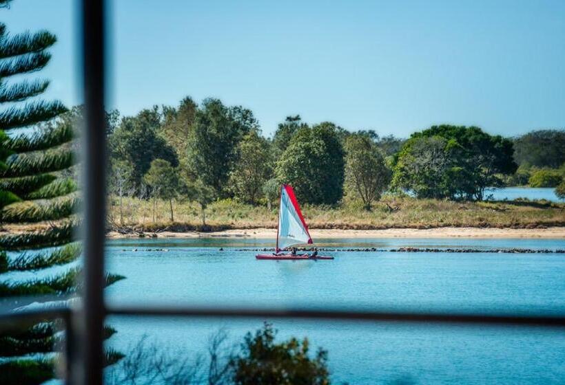 Апартаменты 2 Спальни с Балконом, Riverside Holiday Resort Urunga