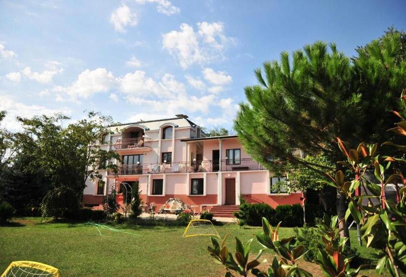 استودیو استاندارد با تخت کینگ, Secret Garden House