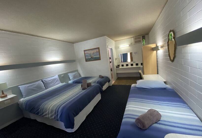 패밀리 룸, Capri Motel