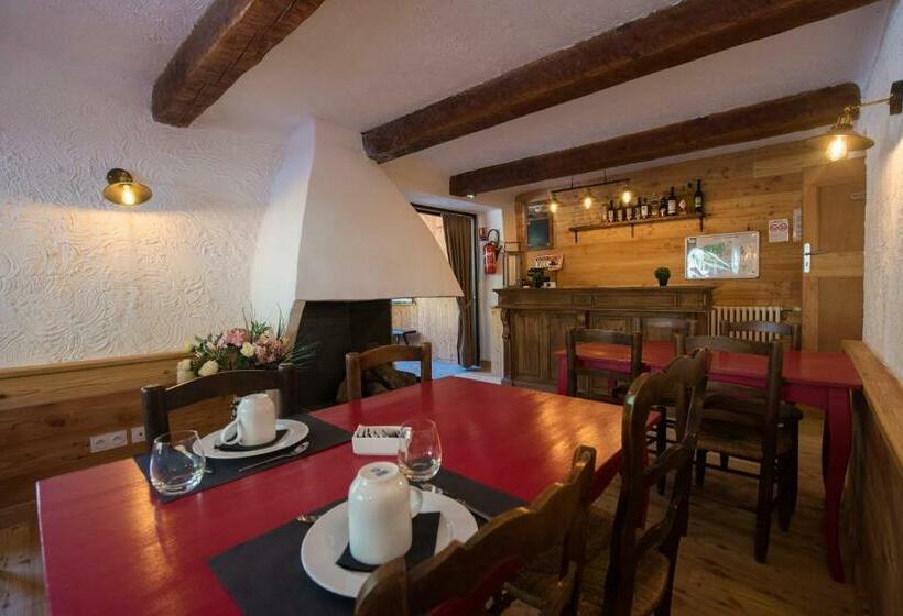 غرفة عائلية, Auberge Du Bachelard