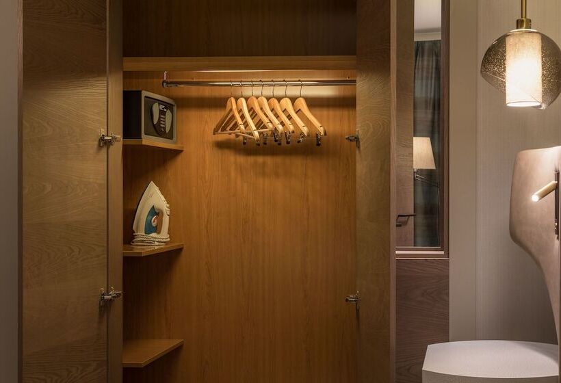 Номер Deluxe, Hilton Diagonal Mar Barcelona