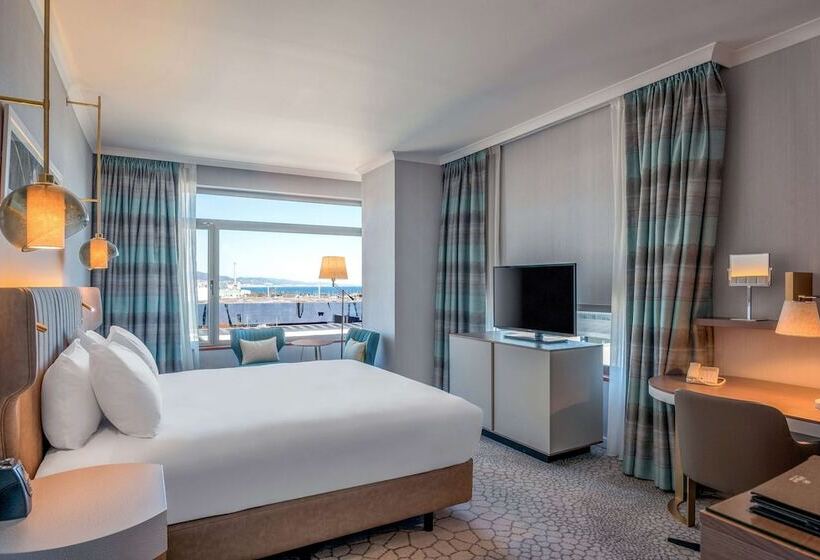 Номер Deluxe, Hilton Diagonal Mar Barcelona