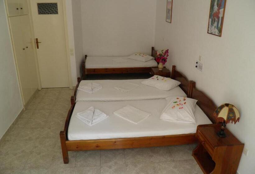 Chambre Triple Economy, Levante Beach