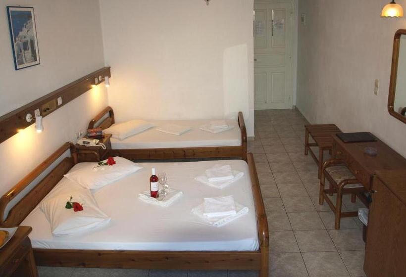 Chambre Triple Standard Vue Piscine, Levante Beach